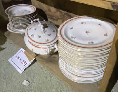 Limoges: partie de service de table en porcelaine,...