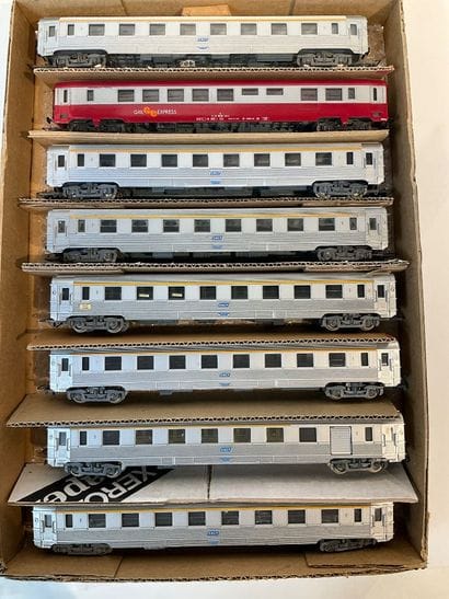 Lot de 8 wagons de la marque JOUEF représentant...