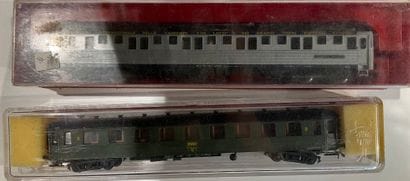 Lot de plusieurs wagons de marques ROCO,...