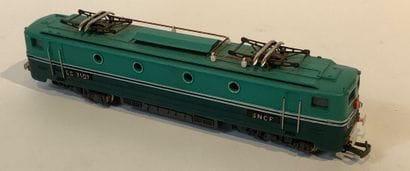 Lot de rails pour ponts et normaux, une locomotives...
