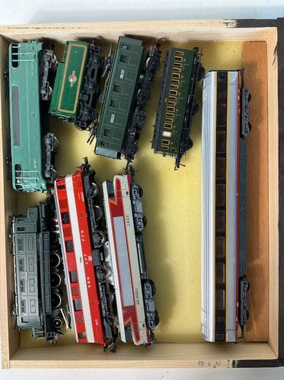 Lot de train et locomotive, certain de la...