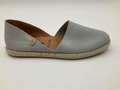 VERBENAS, modèle Carmen Orion , taille 37.
État...