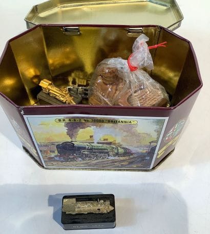 Lot de pièces de rechange pour wagons, locomotives...