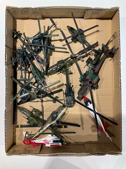 Lot d’hélicoptères de combat et de secours...