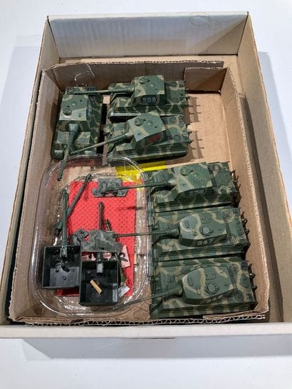 Lot de 6 tanks de l’armée allemande, de la...