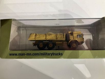 Lot de véhicules militaires, de pompiers...
