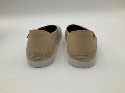 VERBENAS, modèle Noélia beige, taille 41.
État...