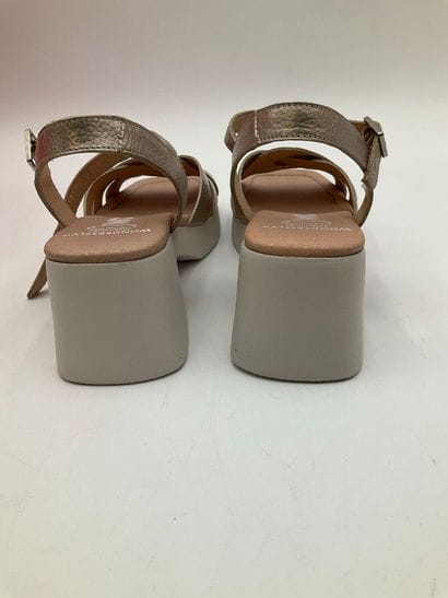 WONDERS, modèle Georgina D-1001, taille 36.
État...
