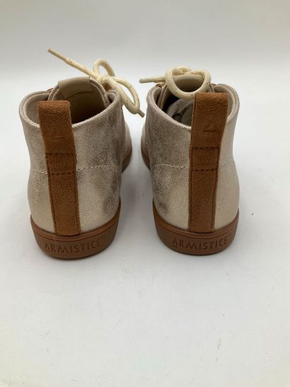ARMISTICE, modèle Stone Mid Cut or, taille...