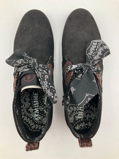 ARMISTICE, modèle Stone Mid Cut noir, taille...