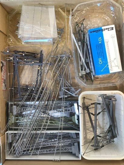 Lot de pièces de matériel électrique pour...