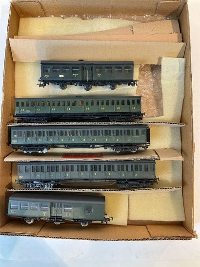 Lot de 5 wagons de la SNCF, en l’état.