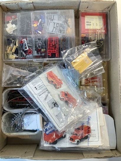 Lot de pièces de rechange et de manuels pour...