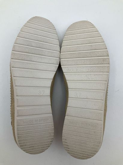 VERBENAS, modèle Noélia kaki, taille 37.
État...