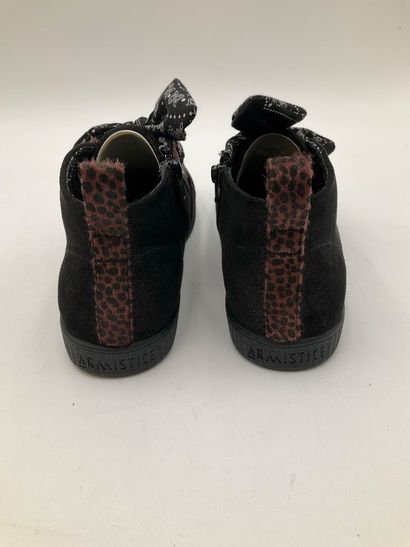 ARMISTICE, modèle Stone Mid Cut noir, taille...
