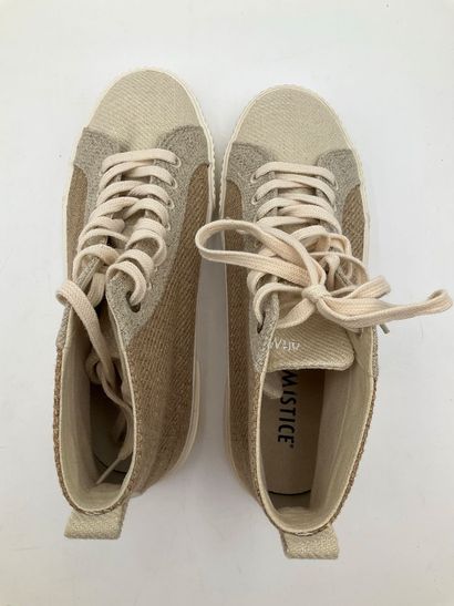 ARMISTICE, modèle Foxy Mid Lace Amande- camel,...