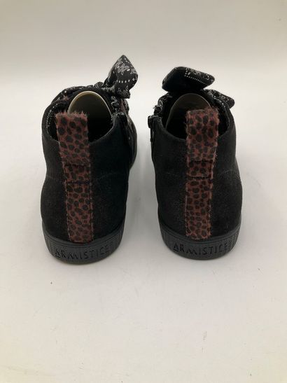 ARMISTICE, modèle Stone Mid Cut noir, taille...