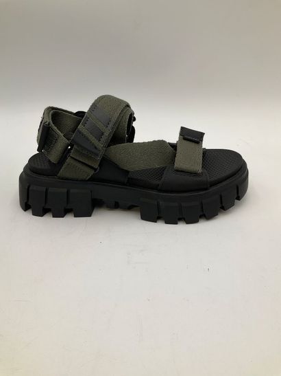 Palladium, modèle Revolt sandal Army Olive...