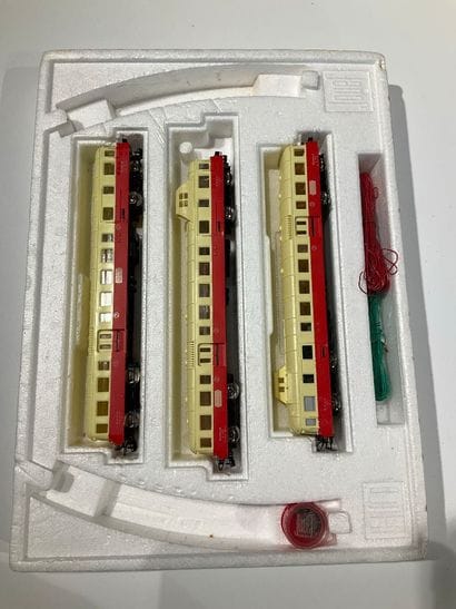 Lot de 3 trains JOUEF, fait en France. En...