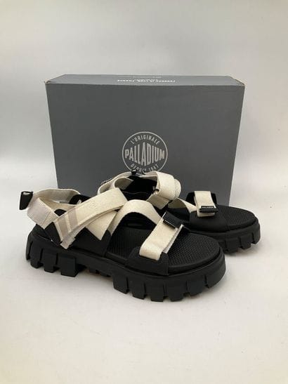PALLADIUM, modèle Revolt sandal Army Star...