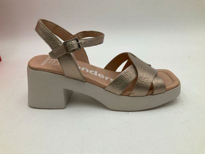 WONDERS, modèle Georgina D-1001, taille 36.
État...