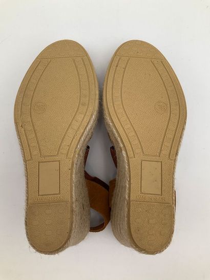 VERBENAS, modèle Sol Setter, paire de sandales,...