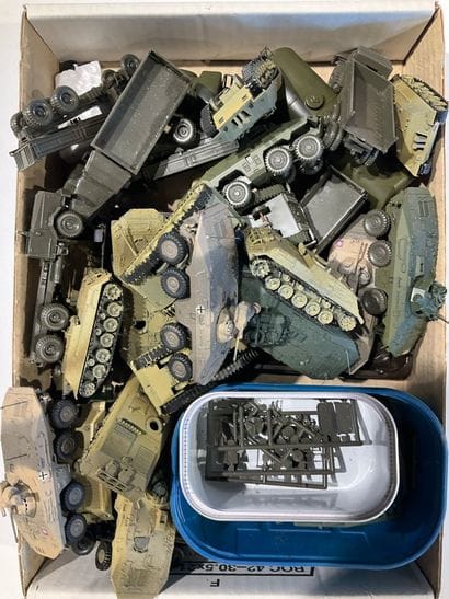 Lot de véhicules militaires de la marque...