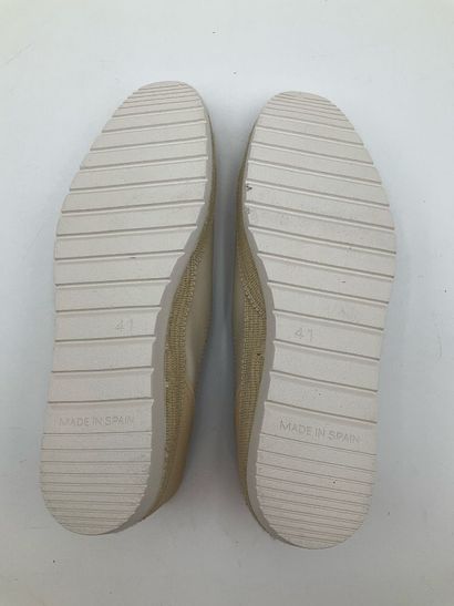 VERBENAS, modèle Noélia beige, taille 41.
État...