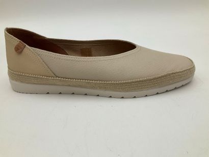 VERBENAS, modèle Noélia beige, taille 41.
État...
