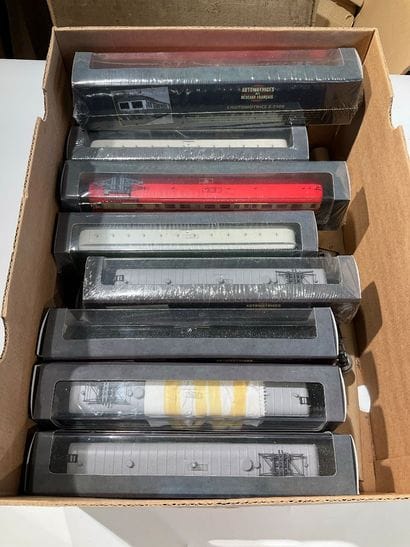 Lot de 17 wagons de marques AUTOMOTRICES...
