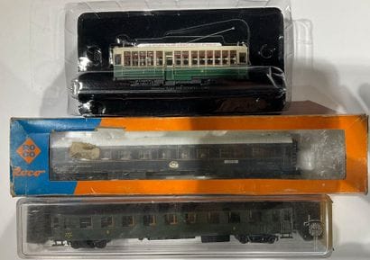 Lot de plusieurs wagons de marques ROCO,...