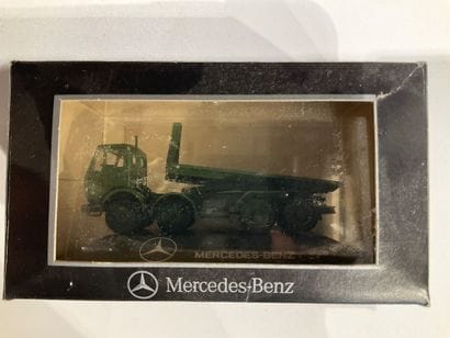 Lot de véhicules militaires, de pompiers...