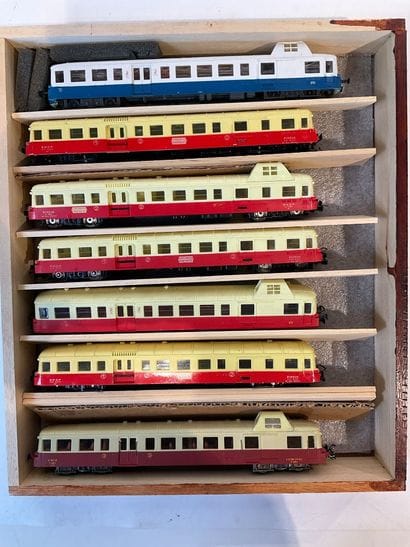 Lot de 7 wagons de la SNCF, de la marque...