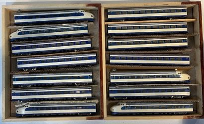 Lot de trains et de locomotives de la marque...