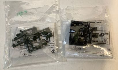 Lot de pièces de rechange pour tanks et véhicules...