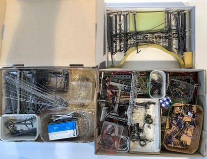 Lot de pièces de matériel électrique pour...