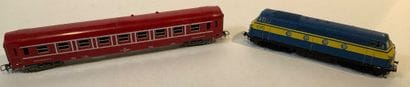 Lot de 2 wagons et 8 locomotives de marques:...