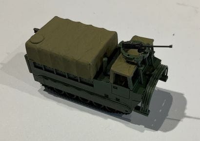 Lot de véhicules militaires amphibiens. En...