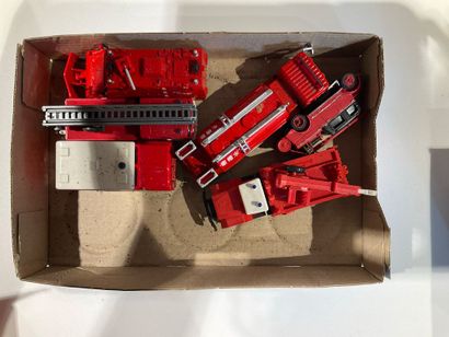 Lot de véhicules militaires, de pompiers...