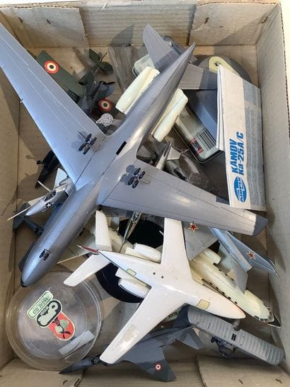 Lot d’avions de collection contenant une...