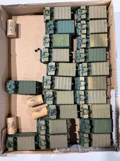 Lot de véhicules militaires amphibiens. En...