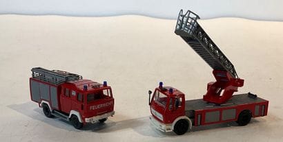 Lot de véhicules de pompiers de marques PRALINÉ,...