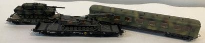 Lot de 10 wagons militaires contenant des...