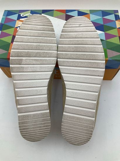 VERBENAS, modèle Noélia ,taille 36.
État...