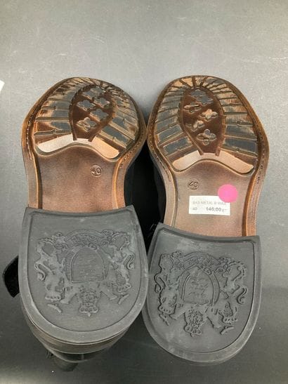 BASE LONDON, Metal, leather, size 40, black.
Like-new...