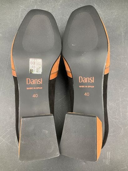 DANSI, leather, size 40, black/brown.
Like-new...