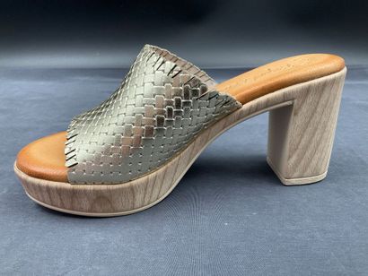 RAQUEL PEREZ, Model RAGU 02, size 41, pair...
