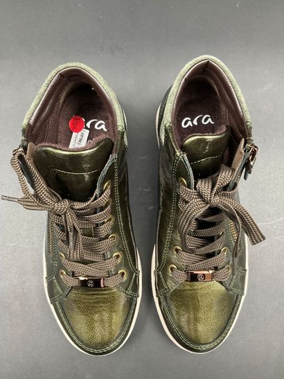 ARA, model ROM-ST-HIGH-SOFT, size 36. Green...