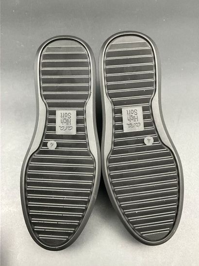 ARA, CANBERRA 3.0 model, size 37. Green patent...