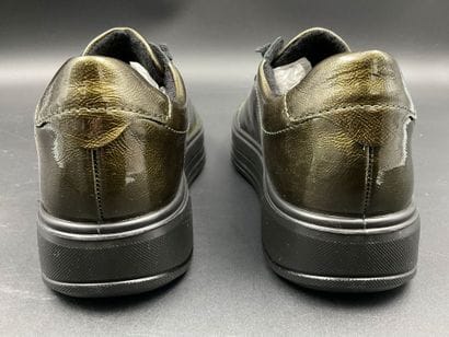 ARA, CANBERRA 3.0 model, size 37. Green patent...